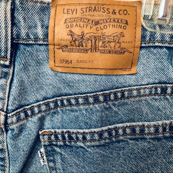 Levi’s WHITE Tag Vintage High Waisted Cutoff Jeans - Picture 3 of 7